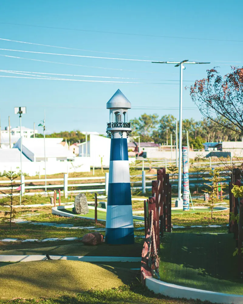 Mini-golf course